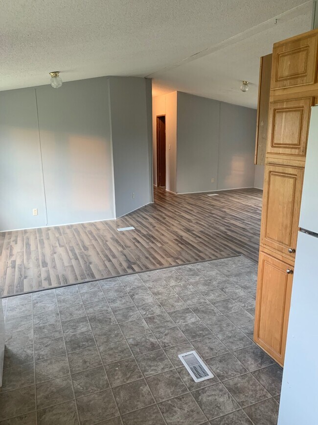 Building Photo - Large Four Bedroom house on nearly an acre
