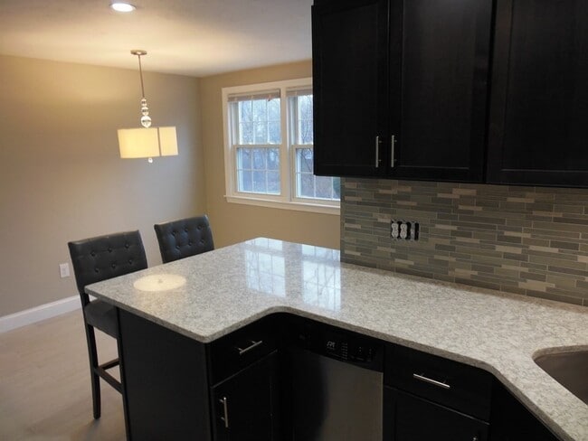 Building Photo - 84 Hooper Rd