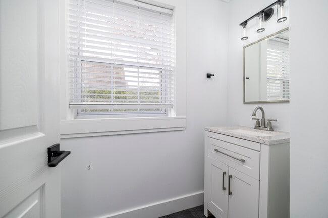 Building Photo - 58 Post Rd