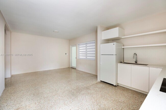 Building Photo - 7800 NE 10th Ct