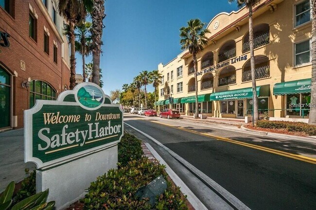 Building Photo - 310 7th St N