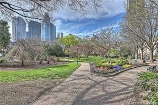 Building Photo - 1st Floor unit in Fourth Ward