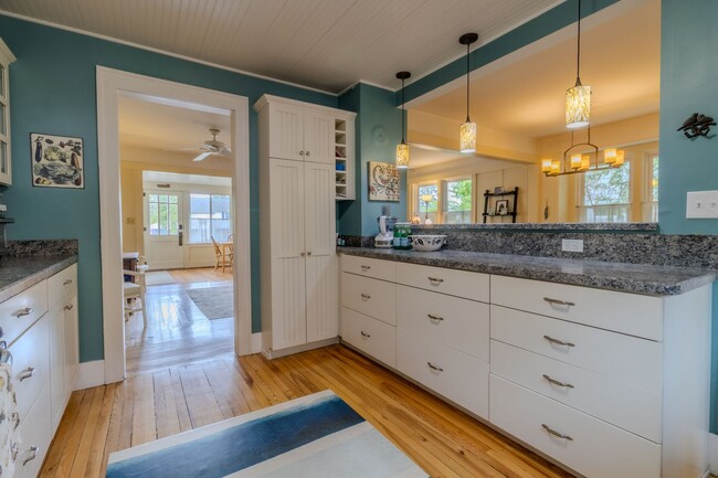 Building Photo - Fully-Furnished Retreat in the Heart of Su...