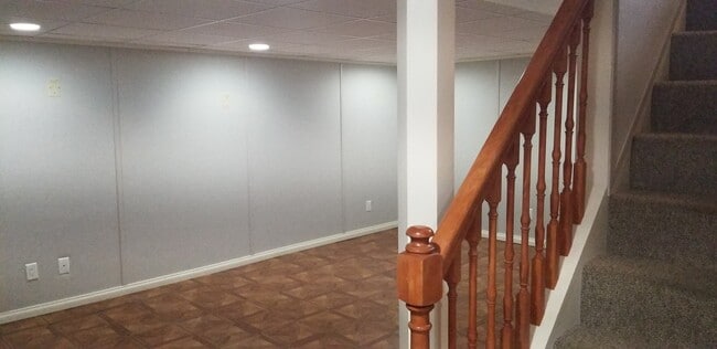 Building Photo - 1519 Pine Knoll Ln
