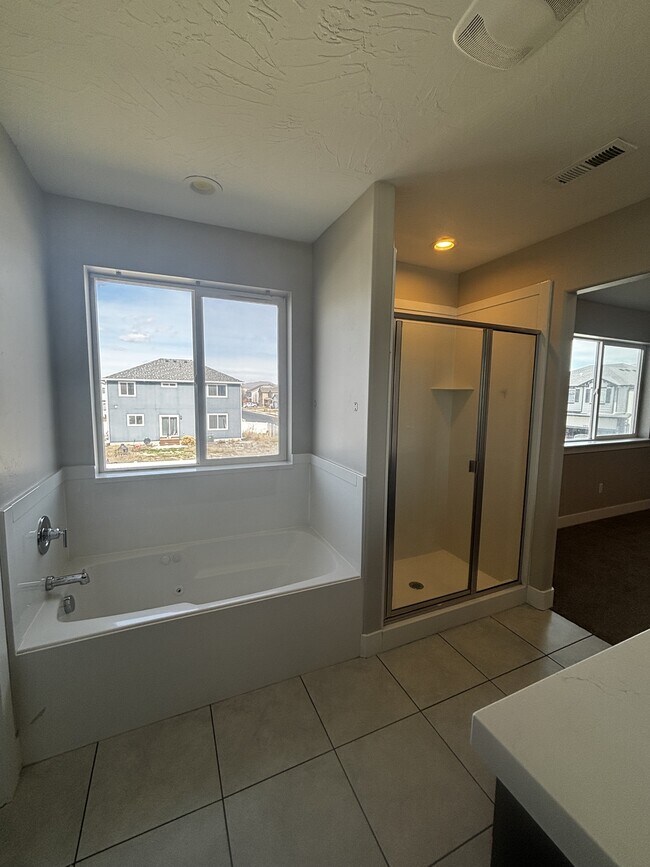 Building Photo - 1373 E Bell Buoy Way