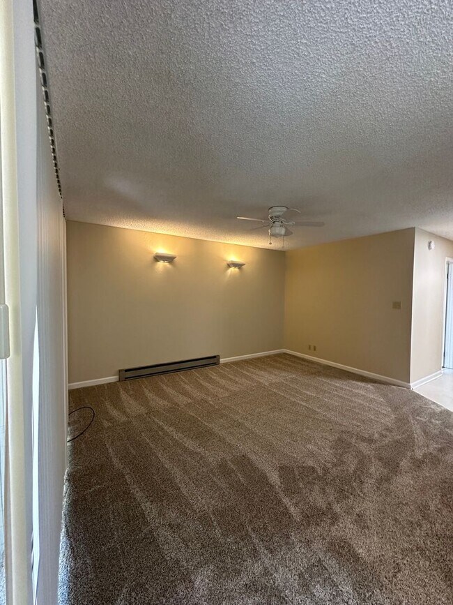 Building Photo - 2 bedroom, 1 bath condo in Mountain View