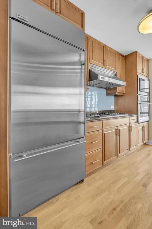 Building Photo - 400 S Broad St