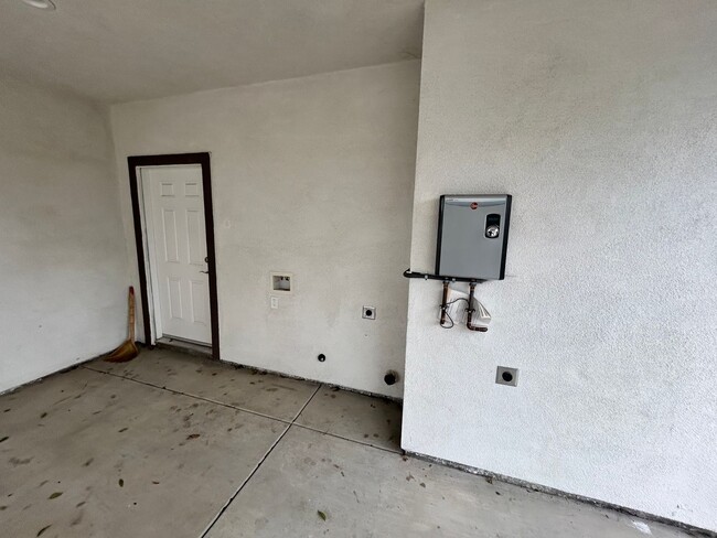 Building Photo - 3 Bedroom 2 Bath Home Modesto Ca