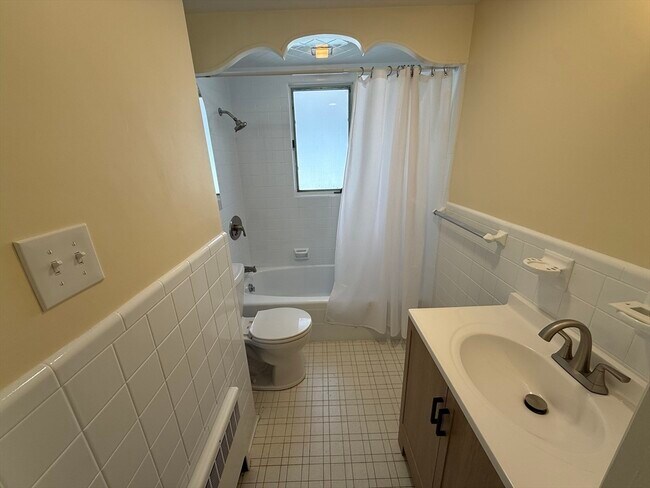 Building Photo - 19 Chauncey St