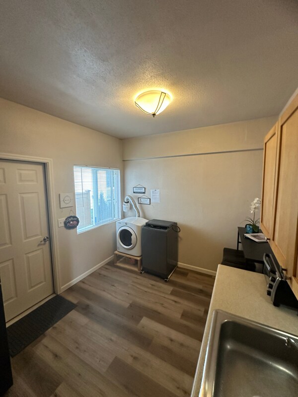 Building Photo - 123 S Star Lake Rd