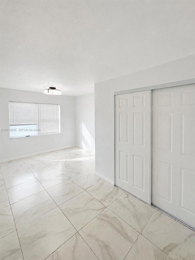 Building Photo - 10559 La Placida Dr