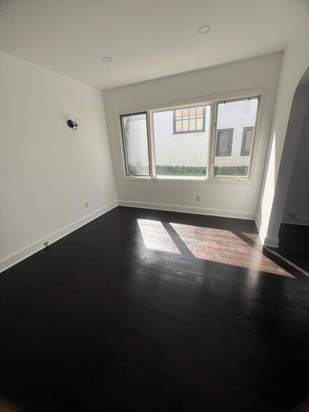 Building Photo - 1234 Keniston Ave