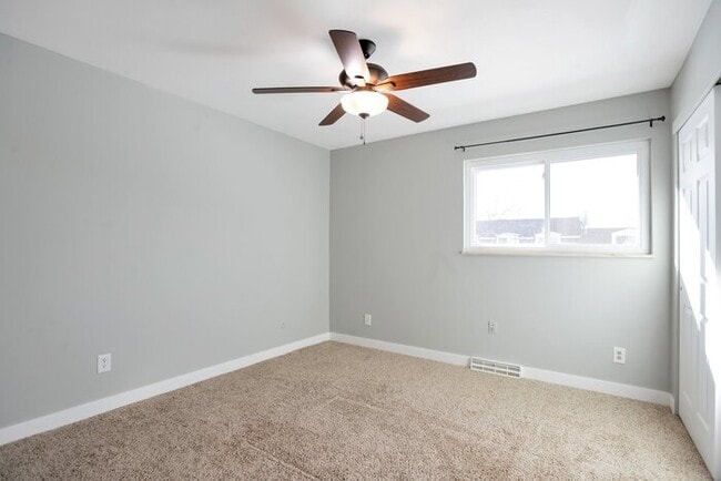 Building Photo - Inviting Townhome w/ 2-car Carport off the...