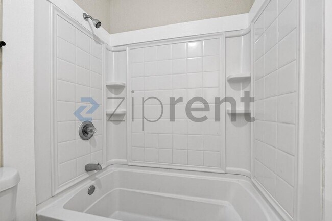 Building Photo - 3225 Crites St