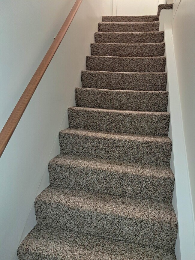 Building Photo - 42 Bowery St