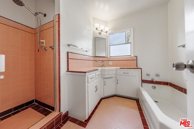 Building Photo - 785 El Medio Ave