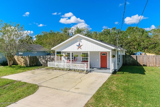 Building Photo - Charming and fully-fenced St. Augustine ho...