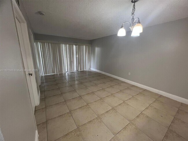 Building Photo - 1543 Lake Crystal Dr