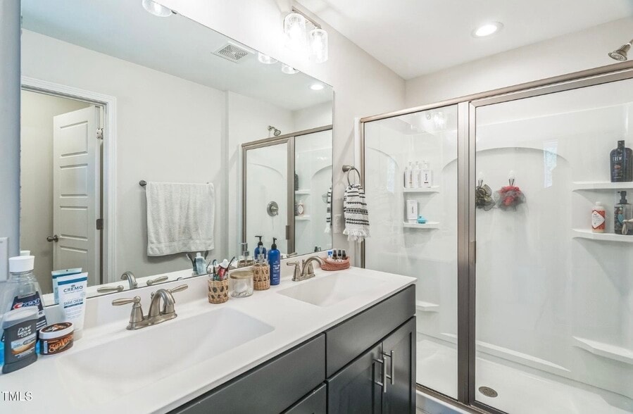 Building Photo - 647 N Hardee St