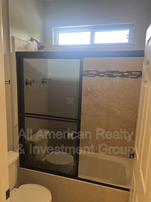 Building Photo - 105 Par Ct