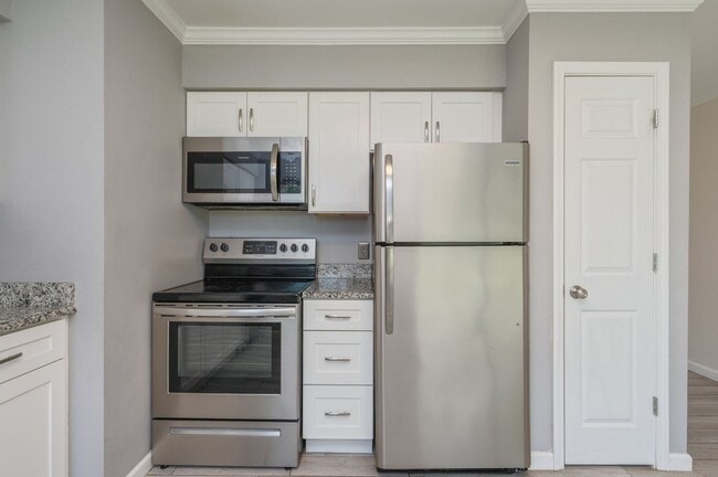 Building Photo - Charming Navarre Home on Nearly Half an Acre