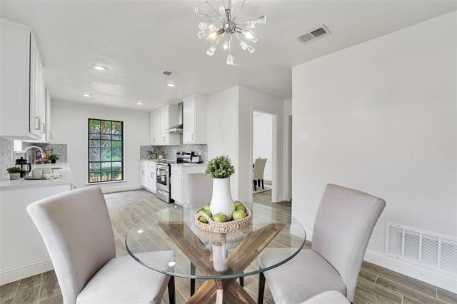 Building Photo - 9738 Amberley Dr