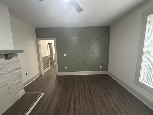 Building Photo - 895 Kney St