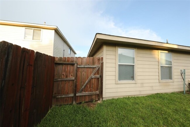 Building Photo - 14430 Hamilton Grove Ln