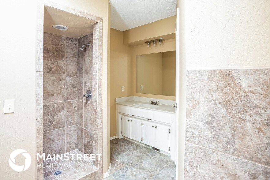 Building Photo - 8412 Breezewood Dr
