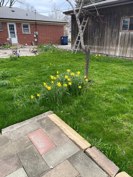 Building Photo - 33 Cranbrook Dr