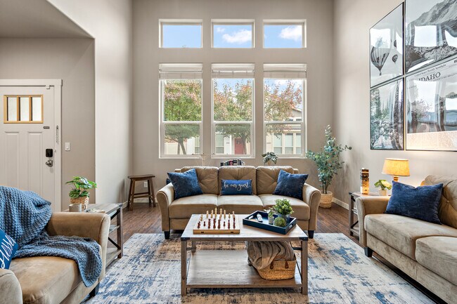 Building Photo - 2900 N Villere Ln