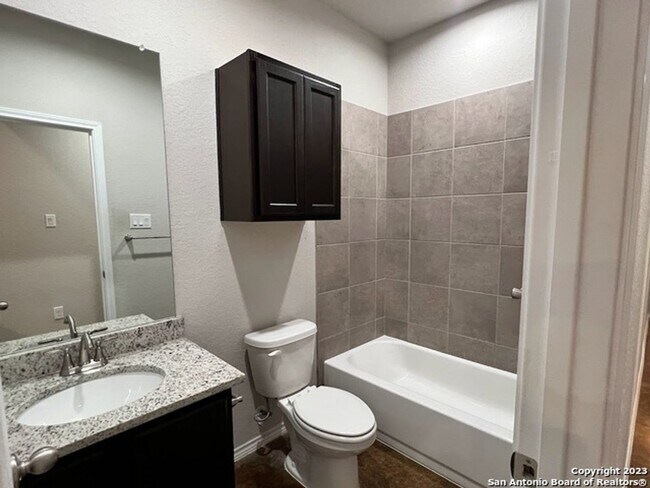 Building Photo - Come Home to Comfort & Style in Seguin!