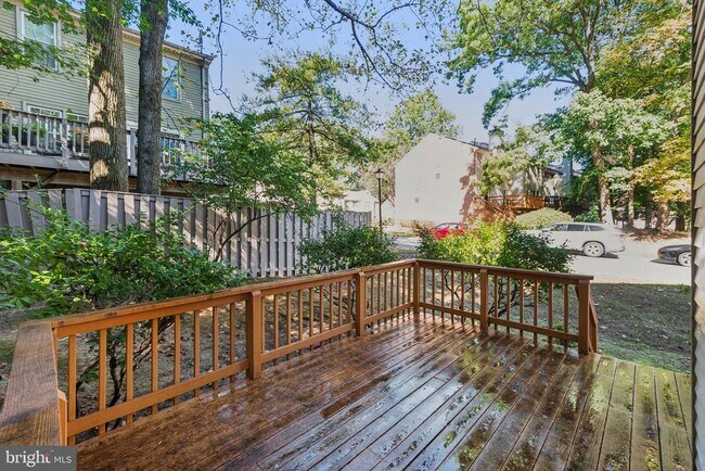 Building Photo - 10520 Pine Haven Terrace