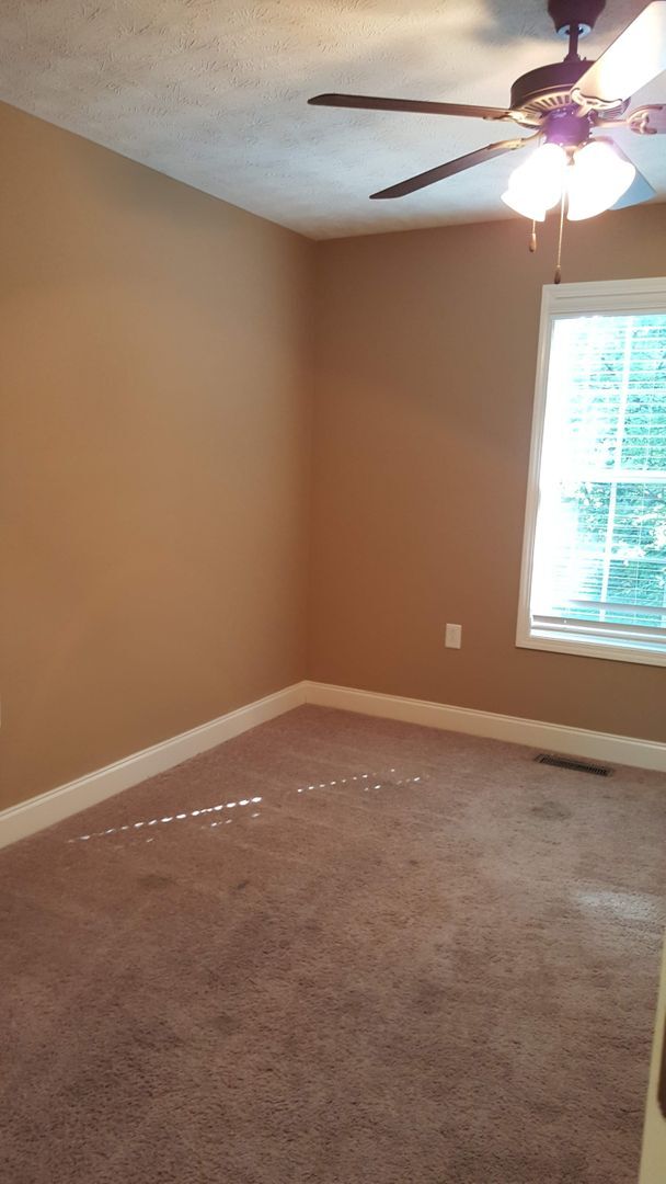 Building Photo - 2 Bedroom, 1 1/2 Bath House