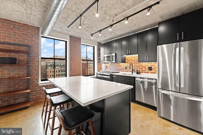 Building Photo - 916 G St NW