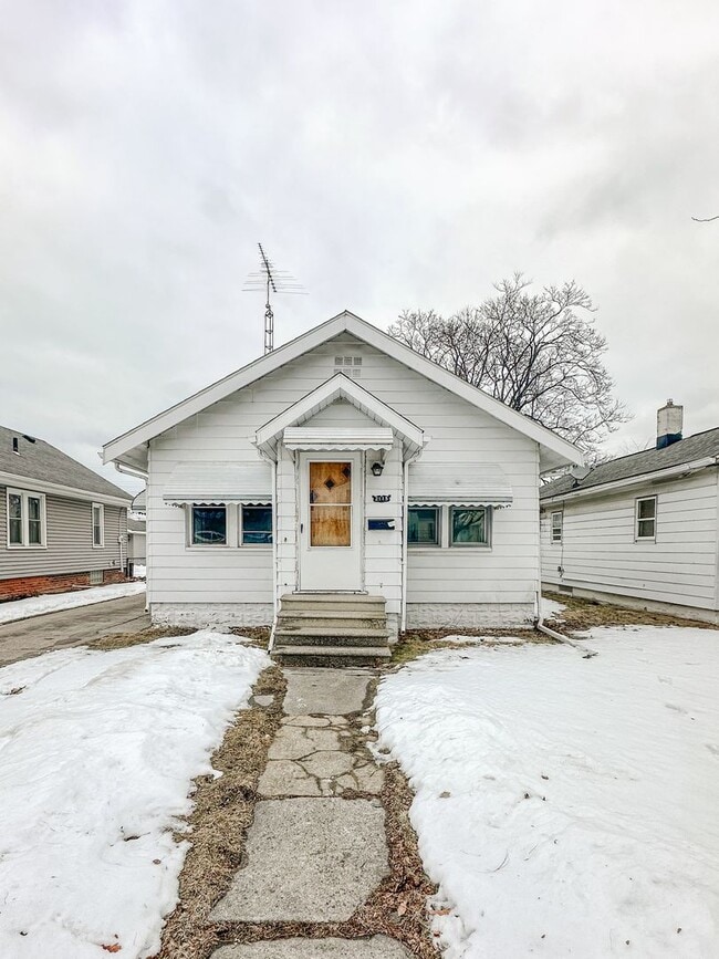 Building Photo - 2 Bedroom home for rent on east side of Toledo! Updated, clean, and very nice!