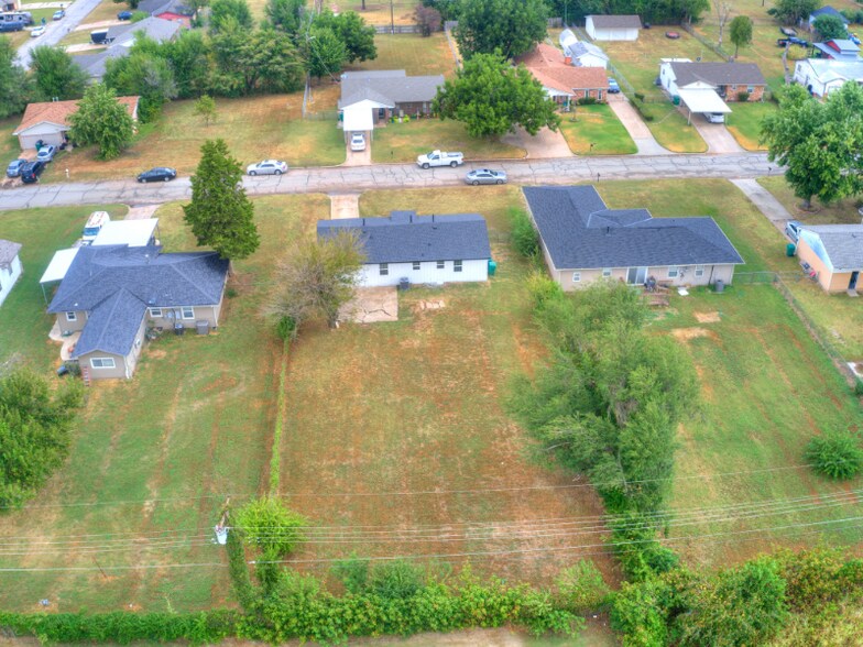 Building Photo - 8308 NE 33rd St