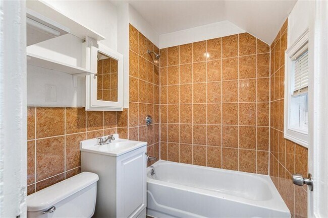 Building Photo - 92 Centre St