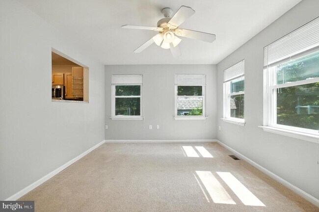 Building Photo - 3241 Henson Ave