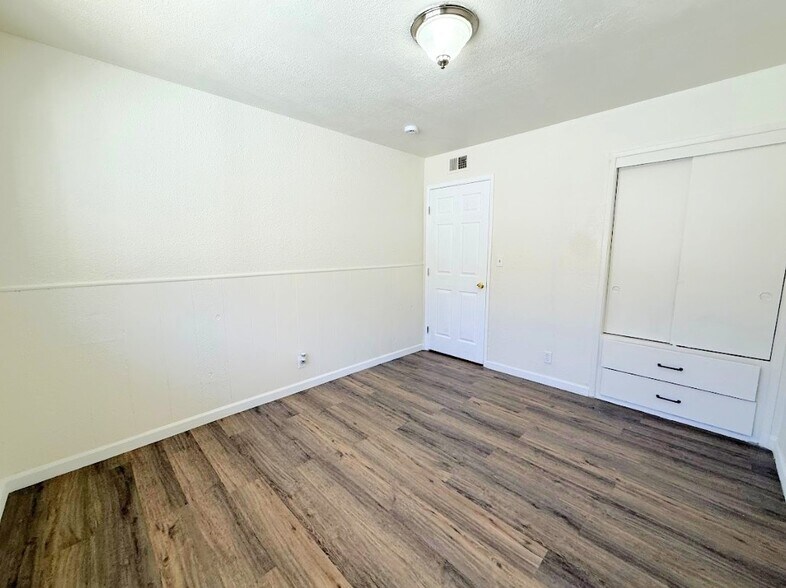 Building Photo - 2972 Bedford Dr