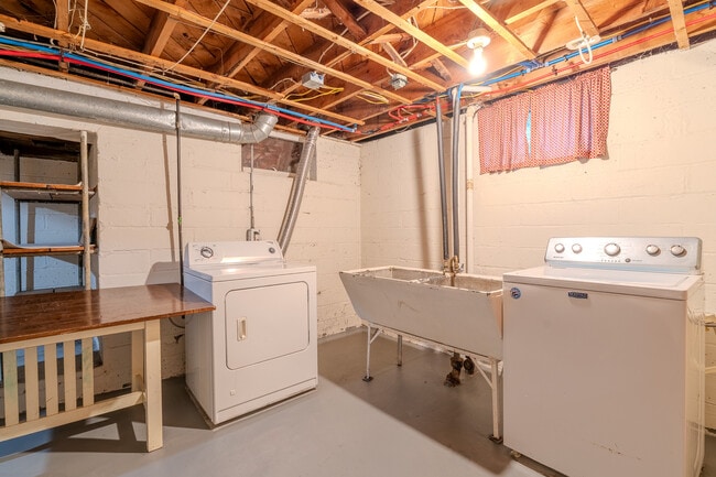 Building Photo - 6825 Xerxes Ave S