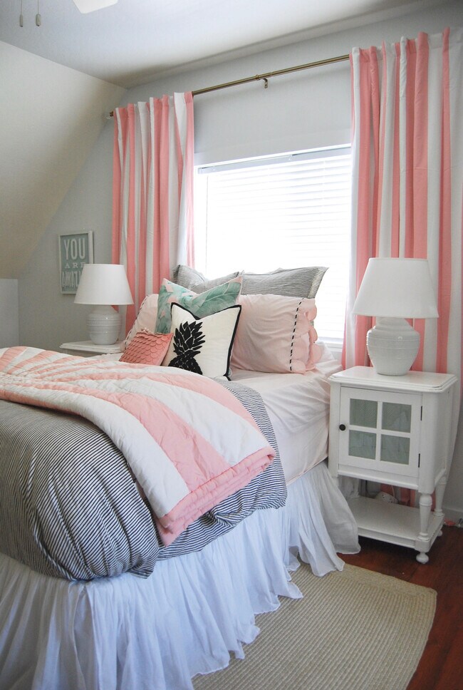 Building Photo - 555 S 800 E