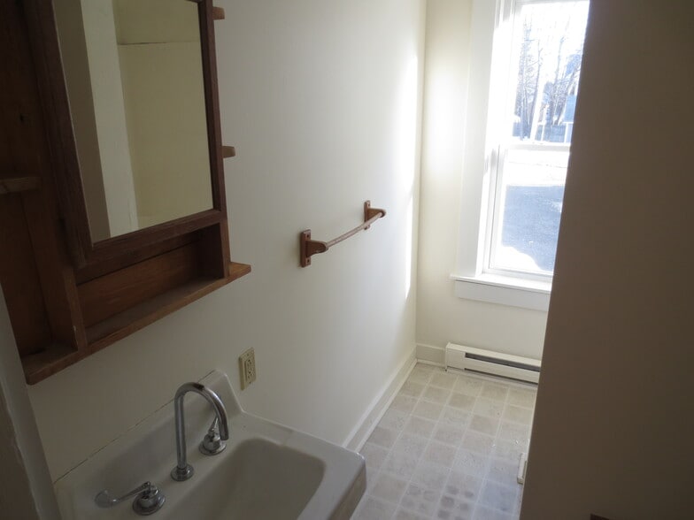 Building Photo - 23 Fountain St