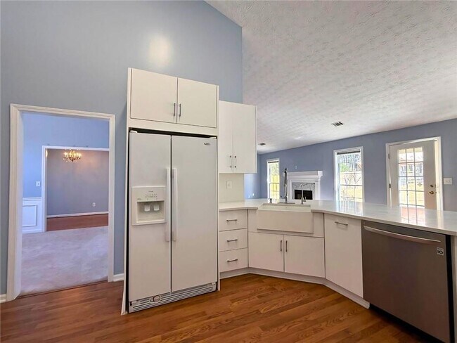 Building Photo - 2029 Manor Oak Ln NE