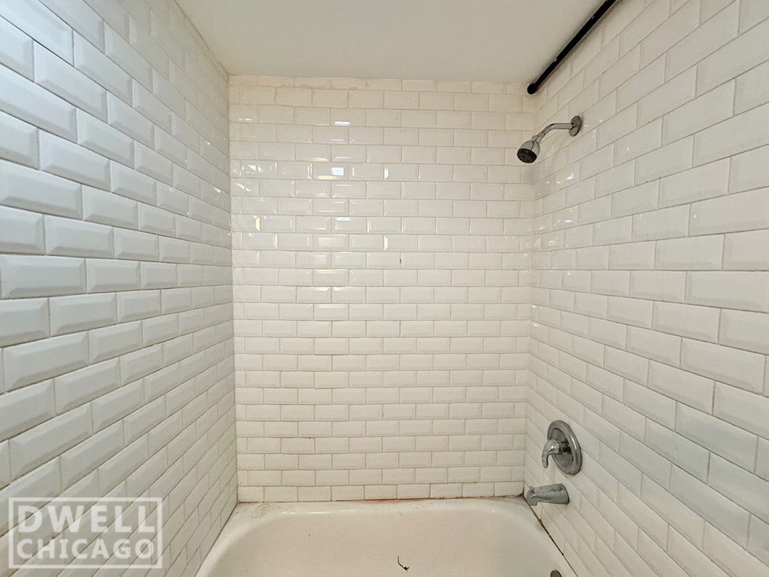 Building Photo - 2644 W Cermak Rd