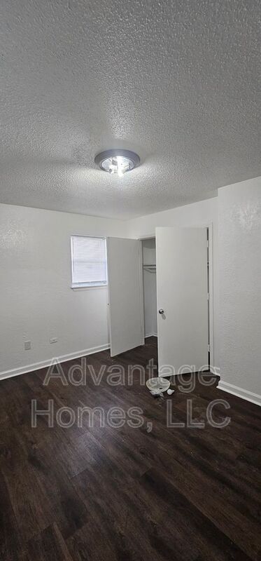 Building Photo - 711 N 70th St