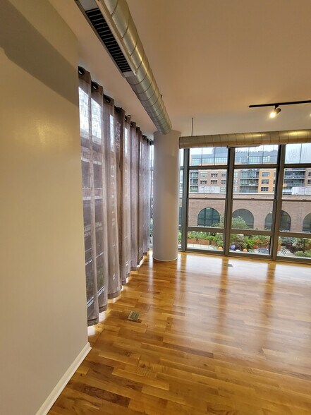 Building Photo - 1200 W Monroe St