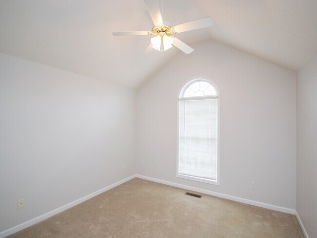 Building Photo - Beautiful full brick home!