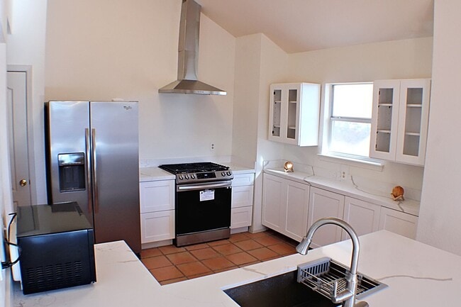 Building Photo - Beautiful Move-in Ready Home