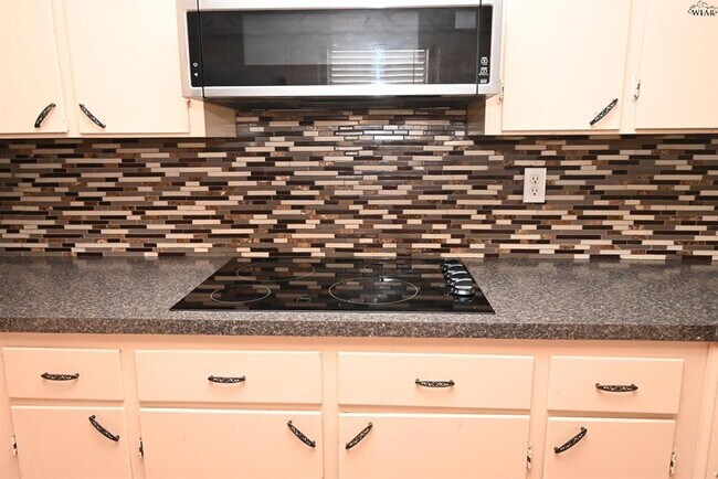 Building Photo - 4 bed 2 bath near SAFB.